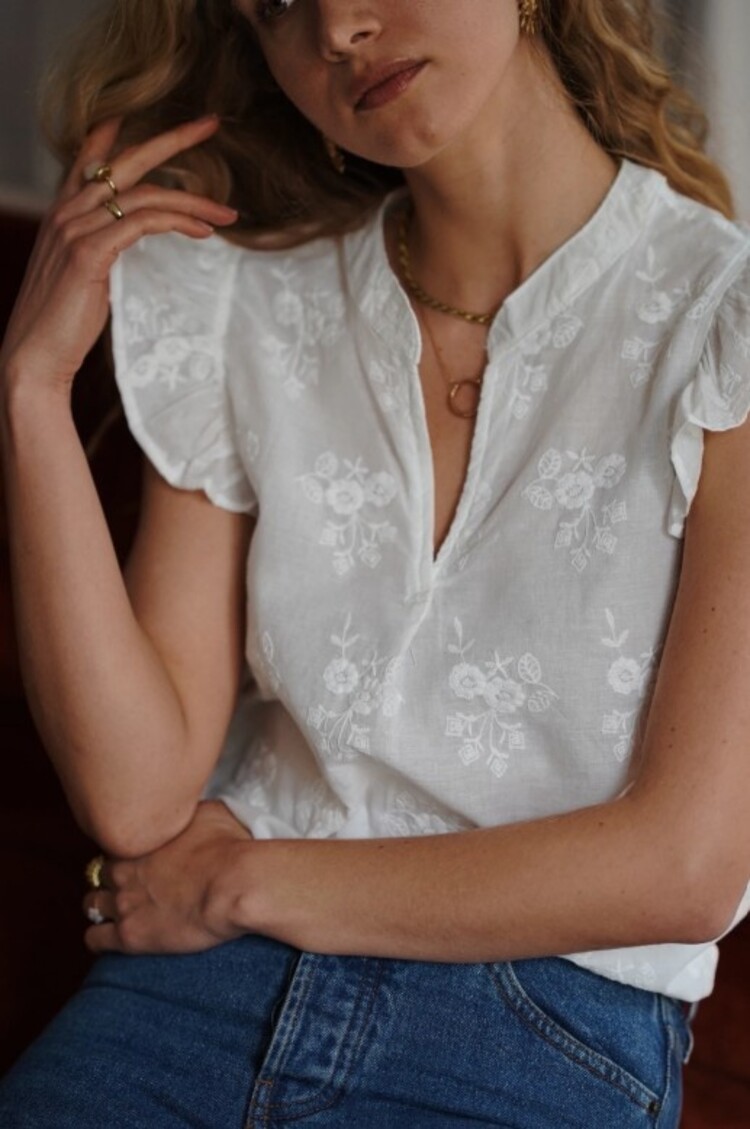 Sillie cap sleeve embrouidery top - white