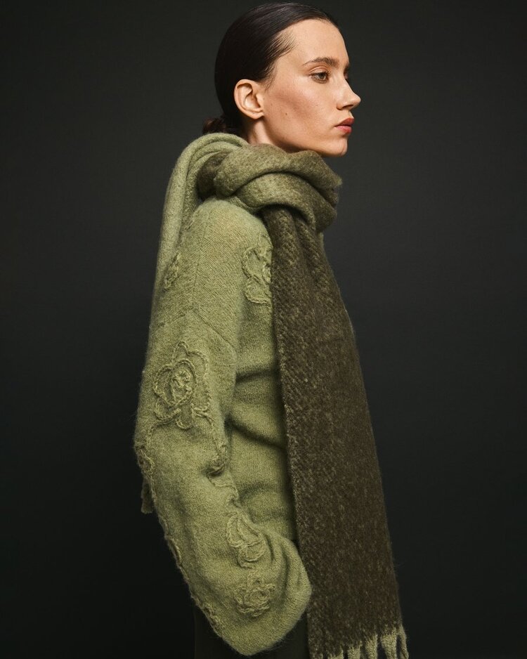 Moss Copenhagen miabelle flower apliqué swaeter - olive