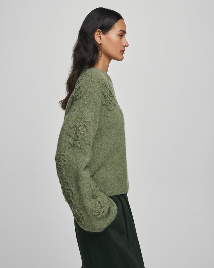 Moss Copenhagen miabelle flower apliqué swaeter - olive