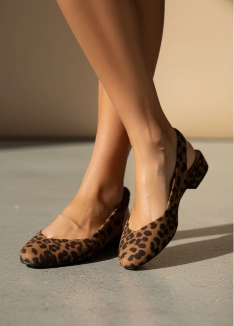 Sillie leopard pointed flats