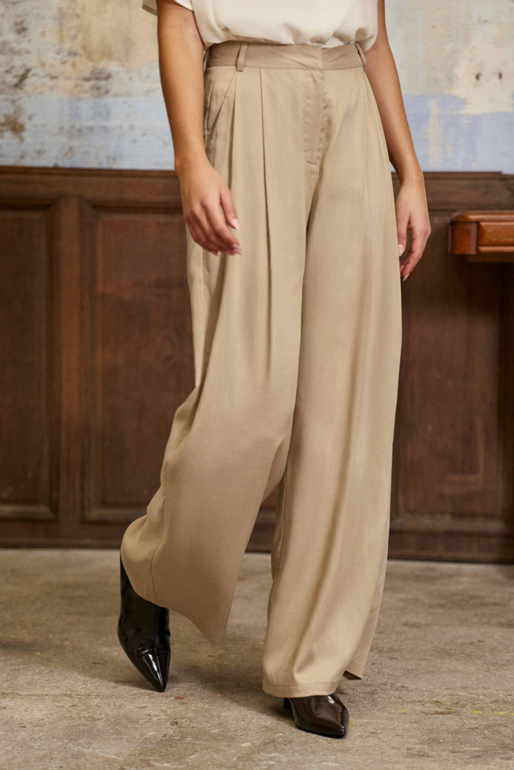 La petite étoile paline pleaded pants - beige