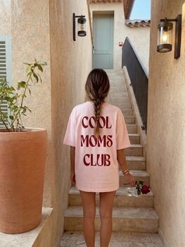 Sillie Cool moms club t-shirt