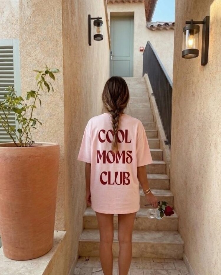 Sillie Cool moms club t-shirt