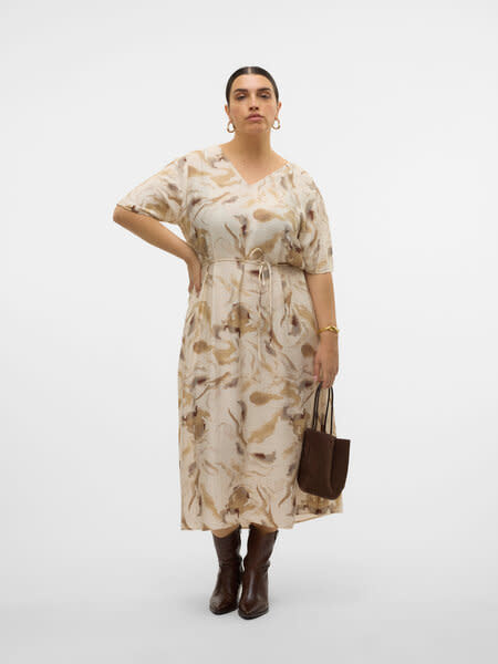 Vero Moda Curve VMCCILLE CHRISTA 2/4 7/8 DRESS WVN GACUR