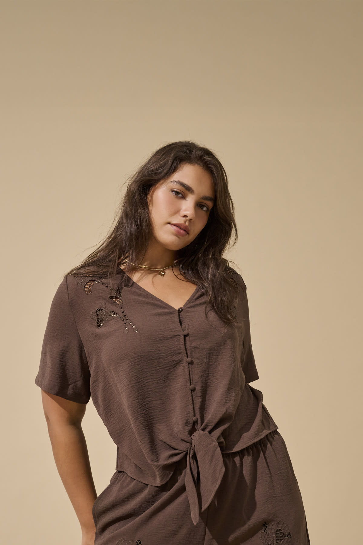 ONLY CARMAKOMA CAREVALOU METTA 2/4 KNOT SHIRT WVN