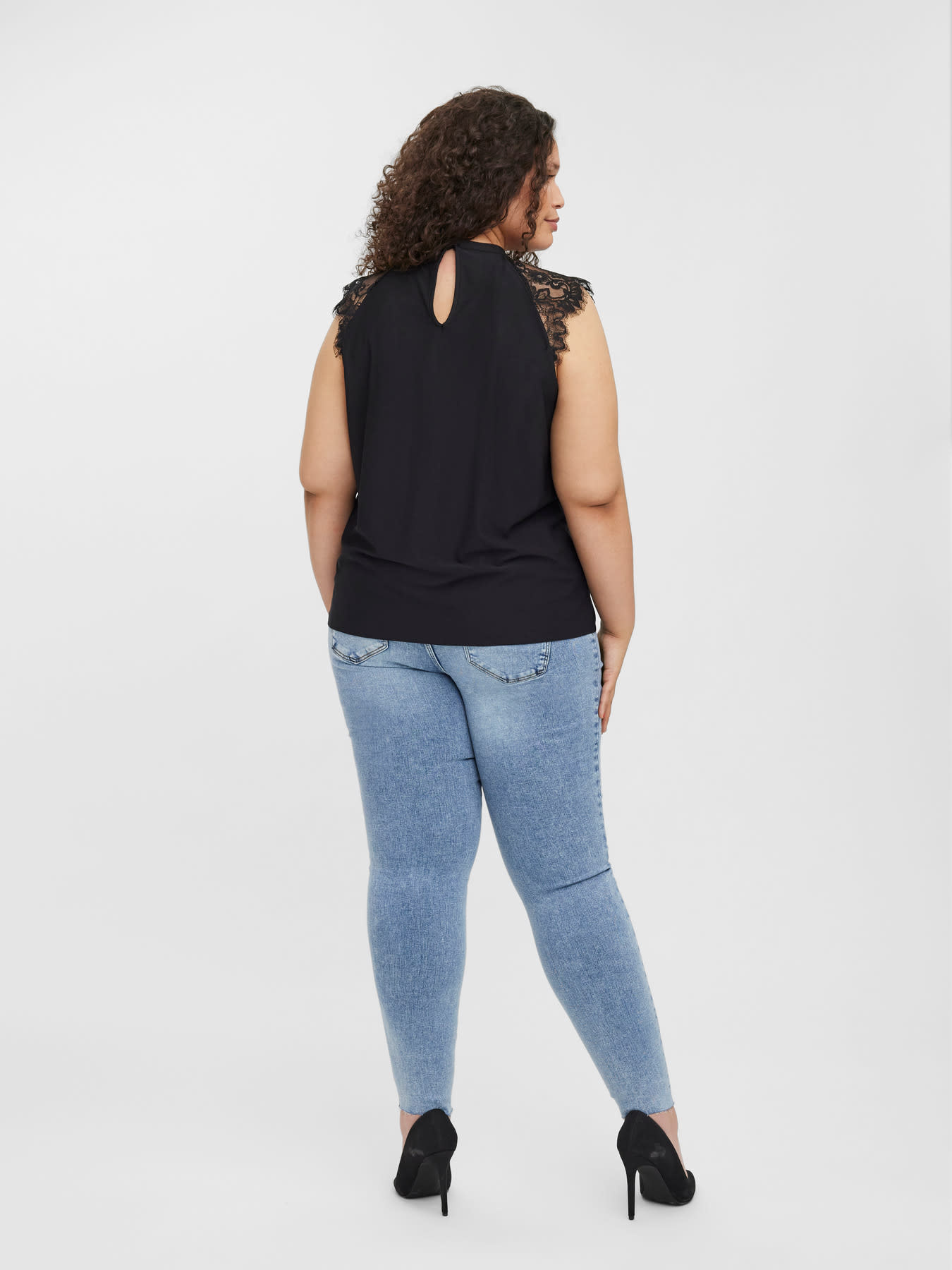 Vero Moda Curve VMMILLA SL LACE TOP NOOS CUR