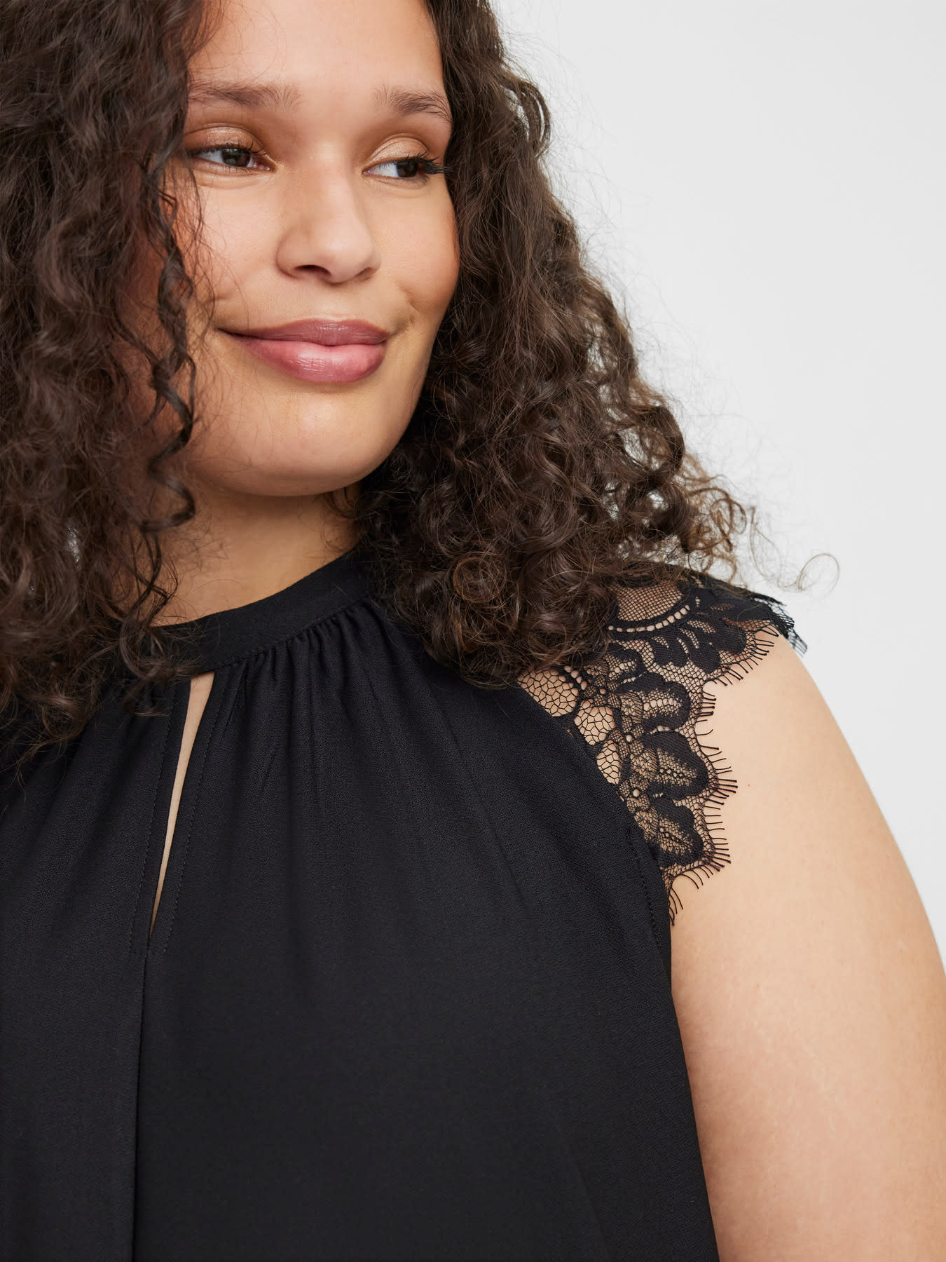 Vero Moda Curve VMMILLA SL LACE TOP NOOS CUR