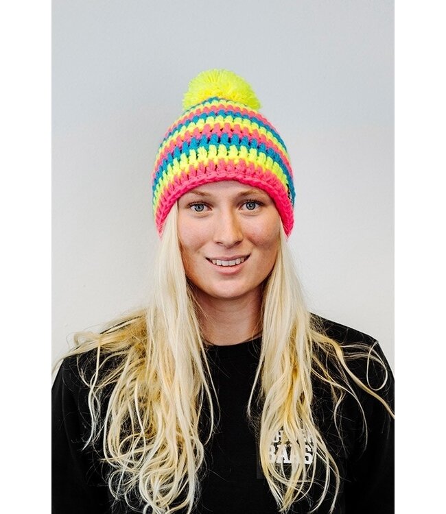 Poederbaas Short beanie with pompom - yellow/blue/pink