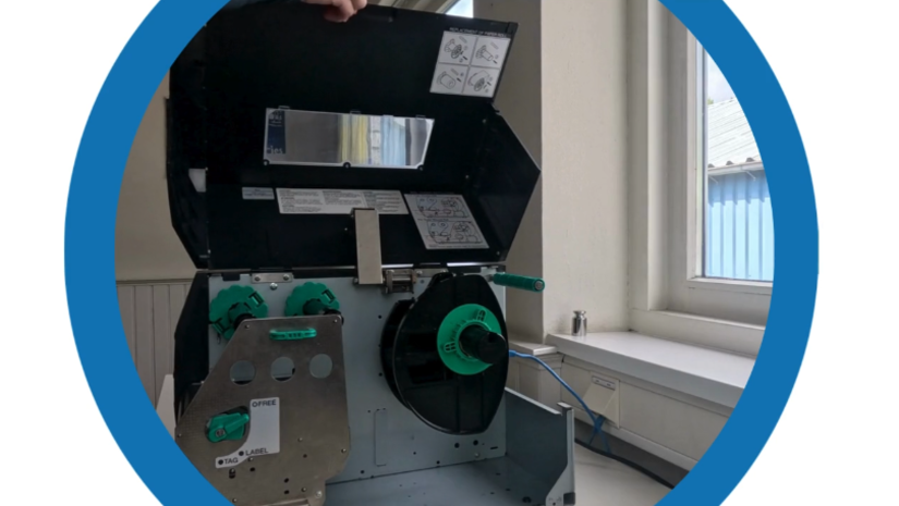 Linten plaatsen in labelprinter.
