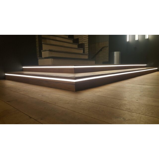 Professionele LED traptrede aansturing – compleet met sensoren tot 32 treden