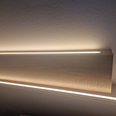 Hoofdbord bedrand hotelkamers voorzien van LED strips met LED profielen te Enschede