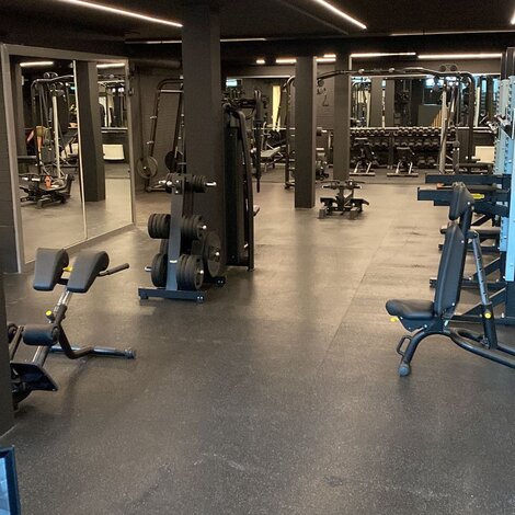 Sportschool in Duurstede lichtlijnen op plafond en tegen de muur Q3 2023