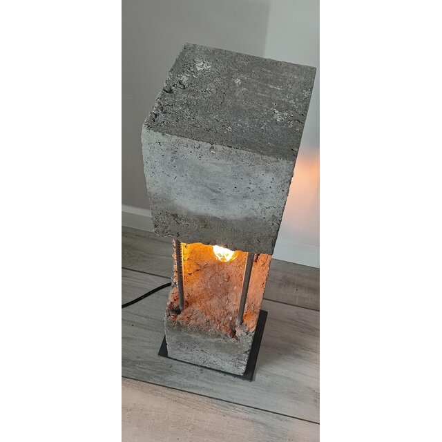 Elmar Design Industriële Lampen model 1 Heipaal staand model.