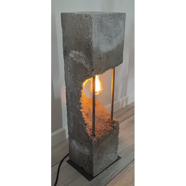 Elmar Design Industriële Lampen model 2 Heipaal staand model.