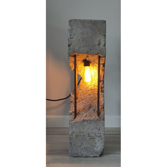 Elmar Design Industriële Lampen model 2 Heipaal staand model.