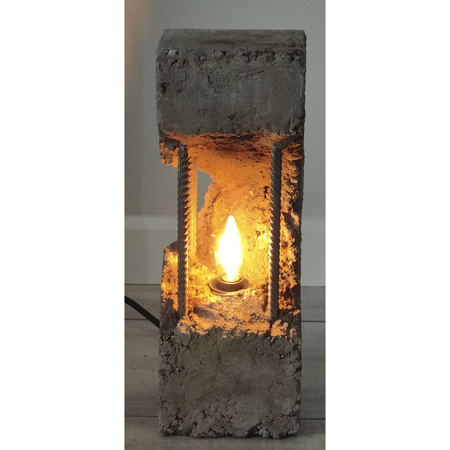 Elmar Design Industriële Lampen model 3 Heipaal tafel of nachtkastje model.