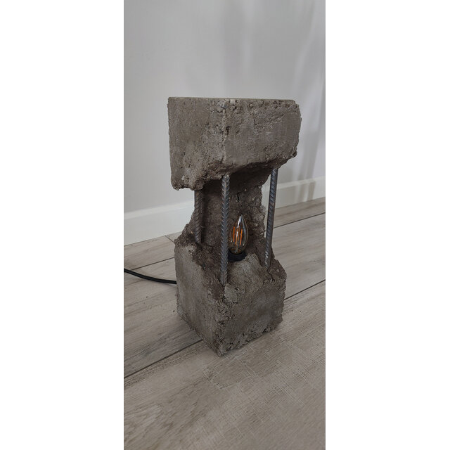 Elmar Design Industriële Lampen model 3 Heipaal tafel of nachtkastje model.