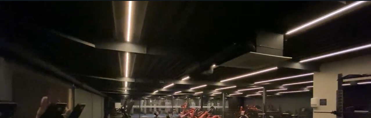 Sportschool LED lichtlijnen geleverd en geïnstalleerd door Future Electric