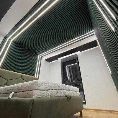 LED strips tussen houten latten plaatsen