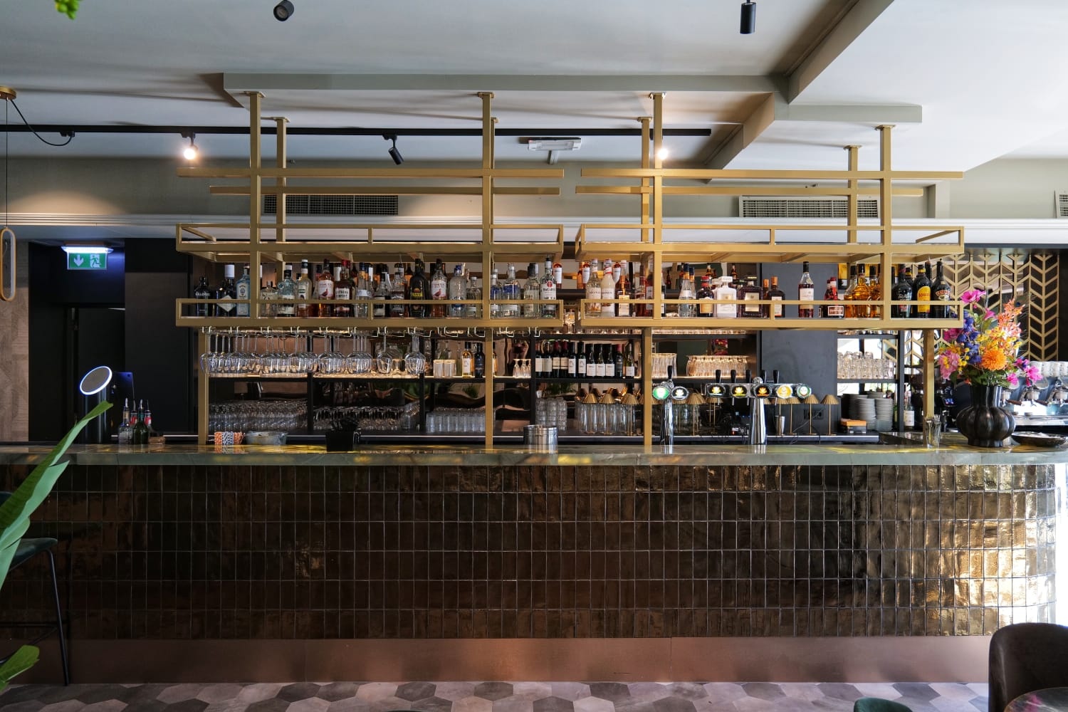 Installatie van LED verlichting bij horeca