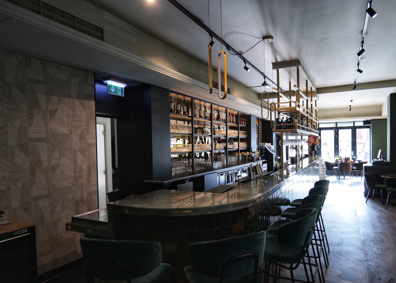 Gezellige LED verlichting in horecazaak