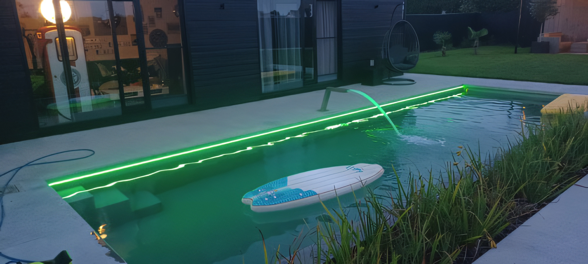 Rand van een zwembad verlichten met LED strips