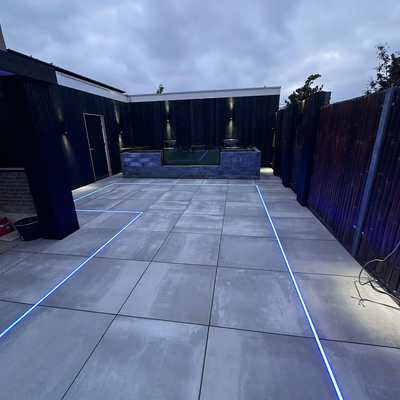 LED strips als buitenverlichting tussen de tegels