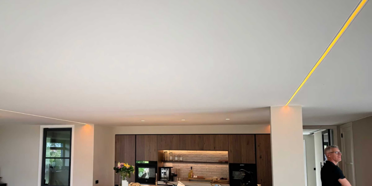 Spanplafond voorzien van LED Lichtlijnen samen met onze Installatiepartner
