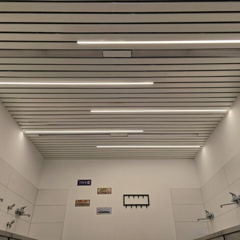 Op maat gemaakte LED profielen en LED strips in plafond
