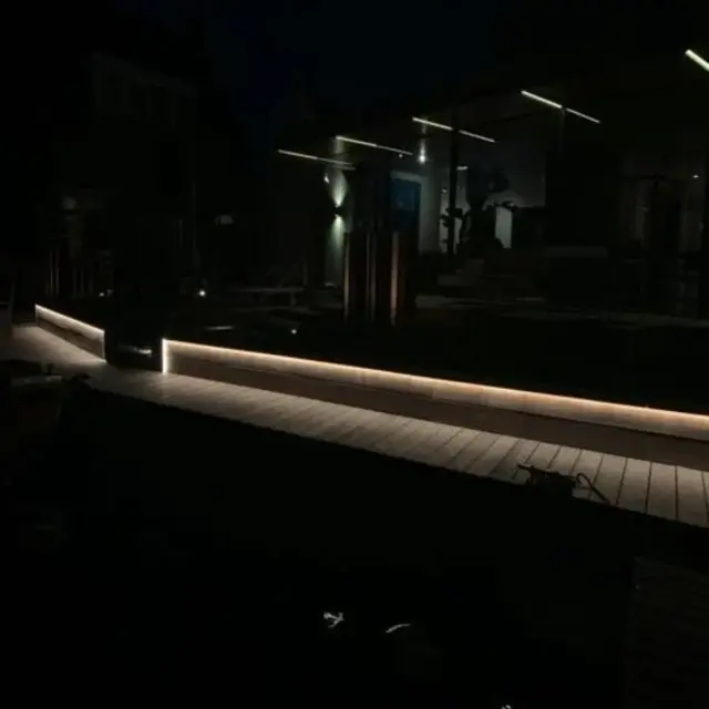 Waterdichte LED strip warm wit 3000K 8W 700LM 240LED p/m 48VDC IP68 - 5 meter