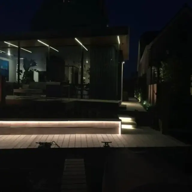 Waterdichte LED strip warm wit 3000K 8W 700LM 240LED p/m 48VDC IP68 - 5 meter