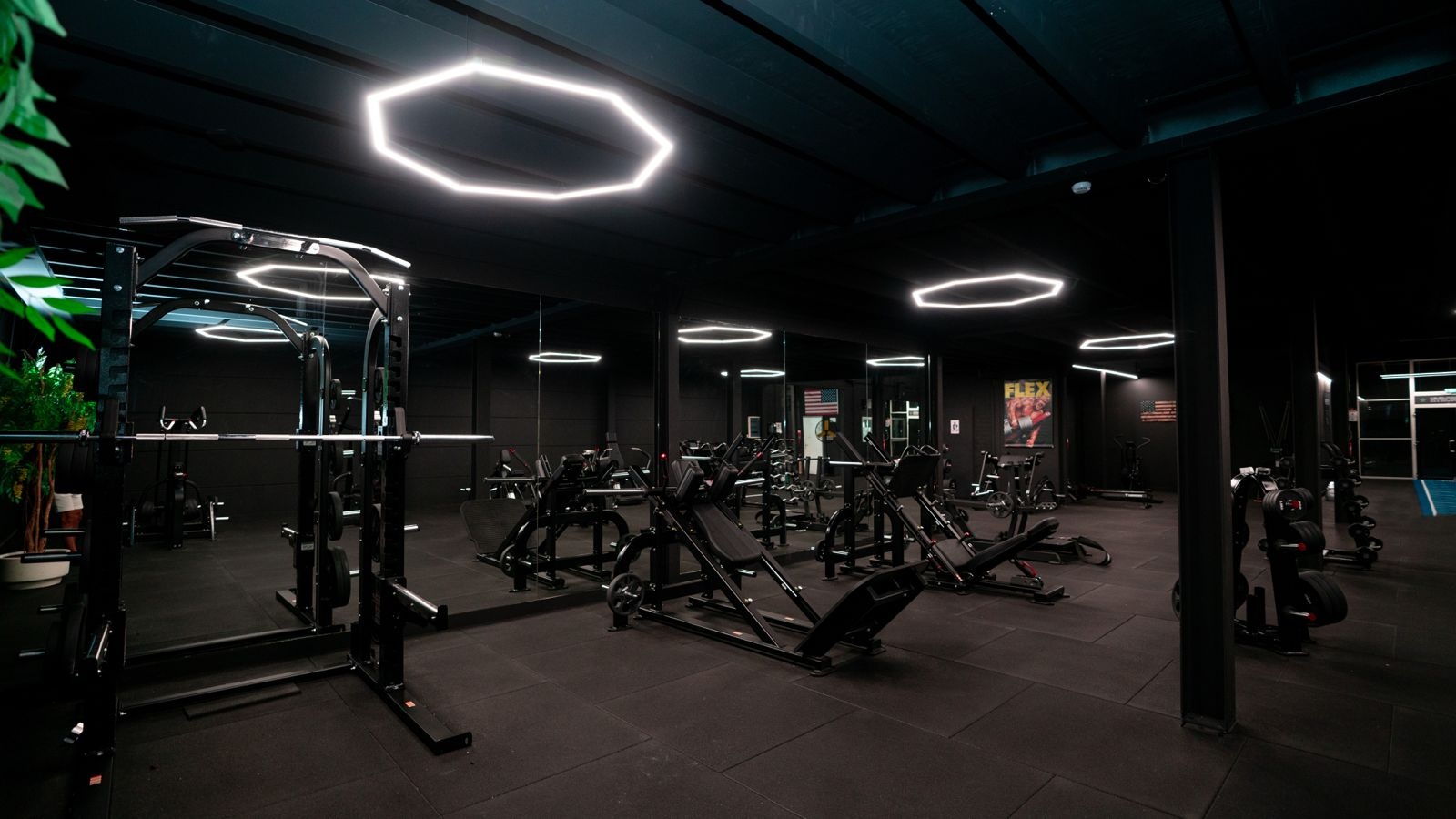 Sportschool Star City Lelystad met sfeervolle LED-accenten en een hoogwaardige afwerking