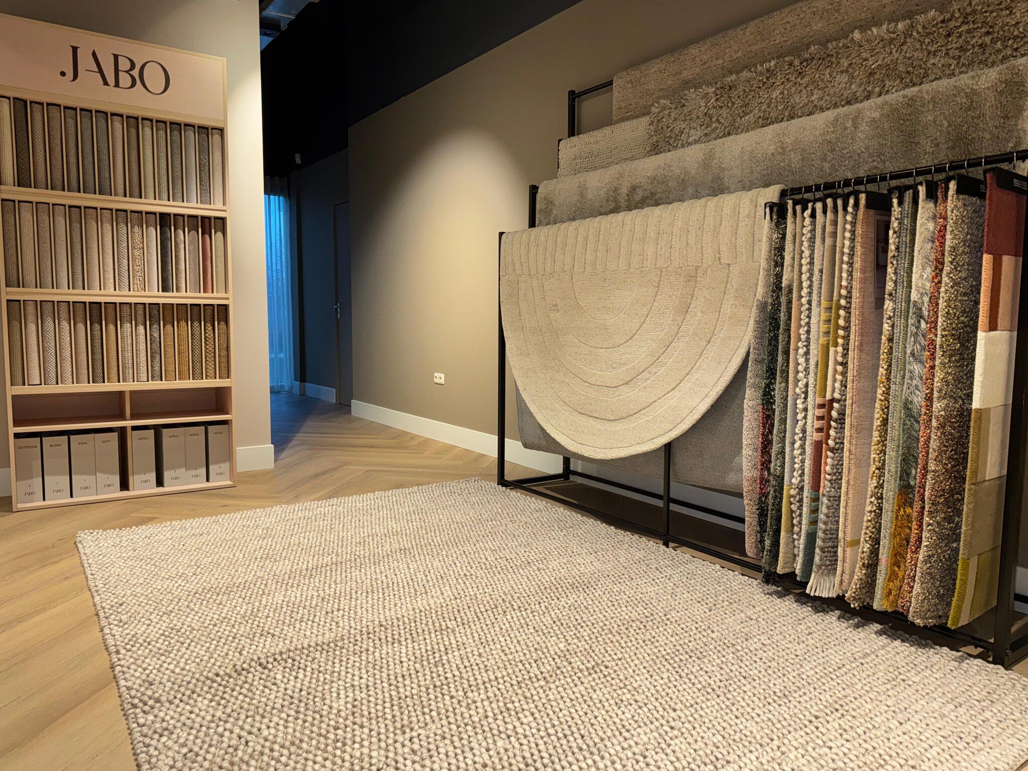 Woninginrichting aan huis Zaanstad met professionele LED-verlichting en strakke lichtlijnen