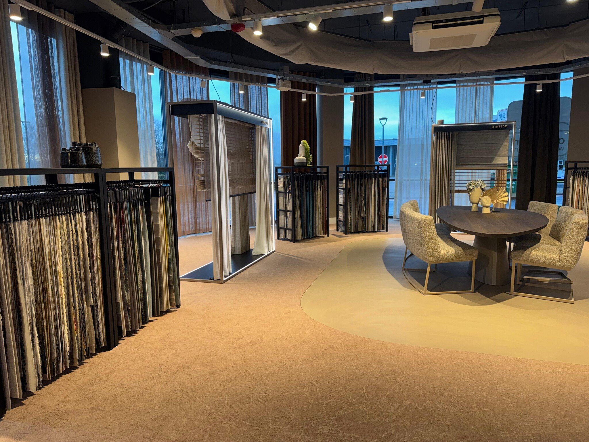 Woninginrichting aan huis Zaanstad met professionele LED-verlichting en strakke lichtlijnen