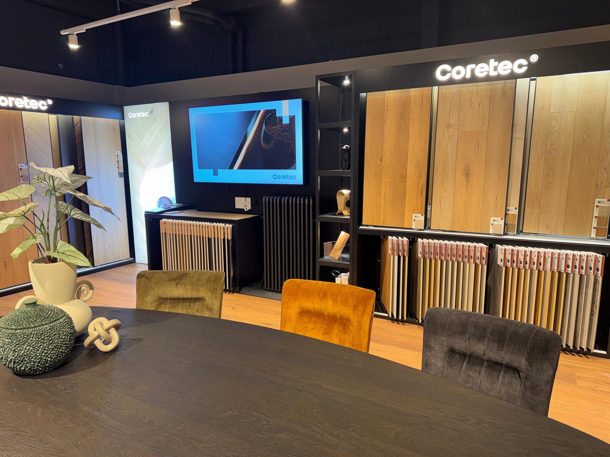 Woninginrichting aan huis Zaanstad met professionele LED-verlichting en strakke lichtlijnen