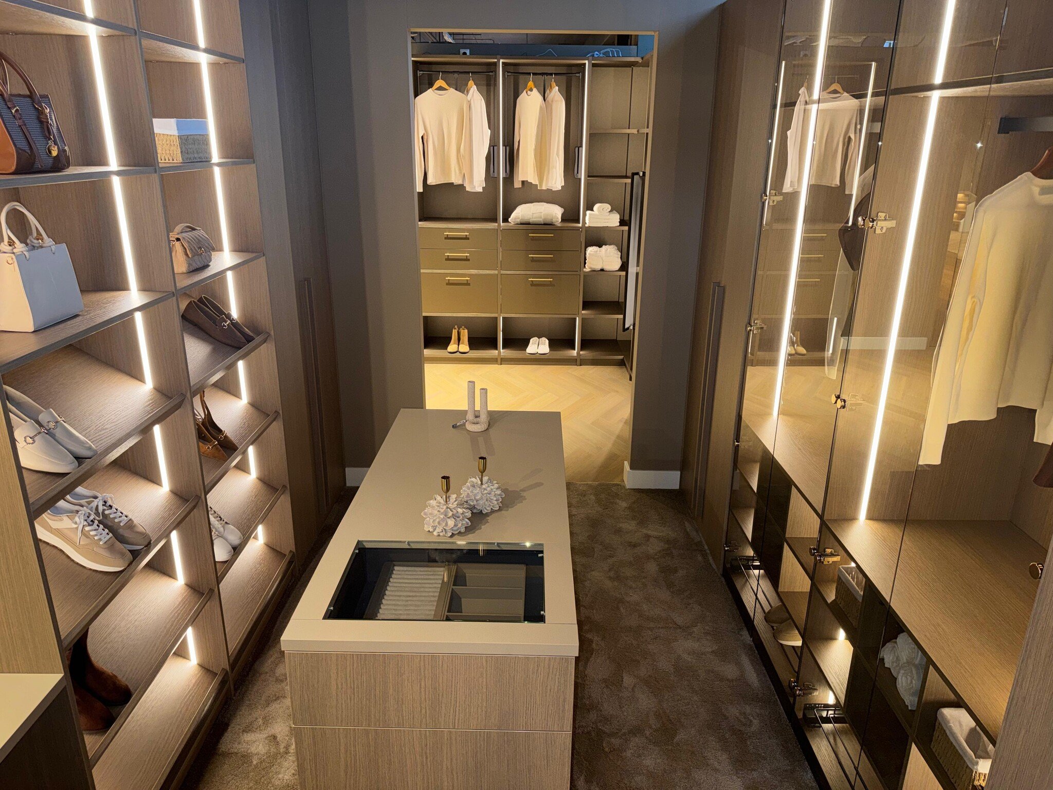 Projectaanzicht van Woninginrichting aan huis Zaanstad met indirecte LED-verlichting