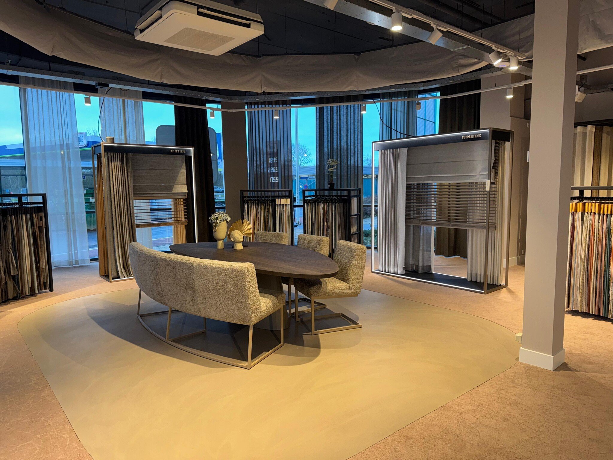 Woninginrichting aan huis Zaanstad met professionele LED-verlichting en strakke lichtlijnen