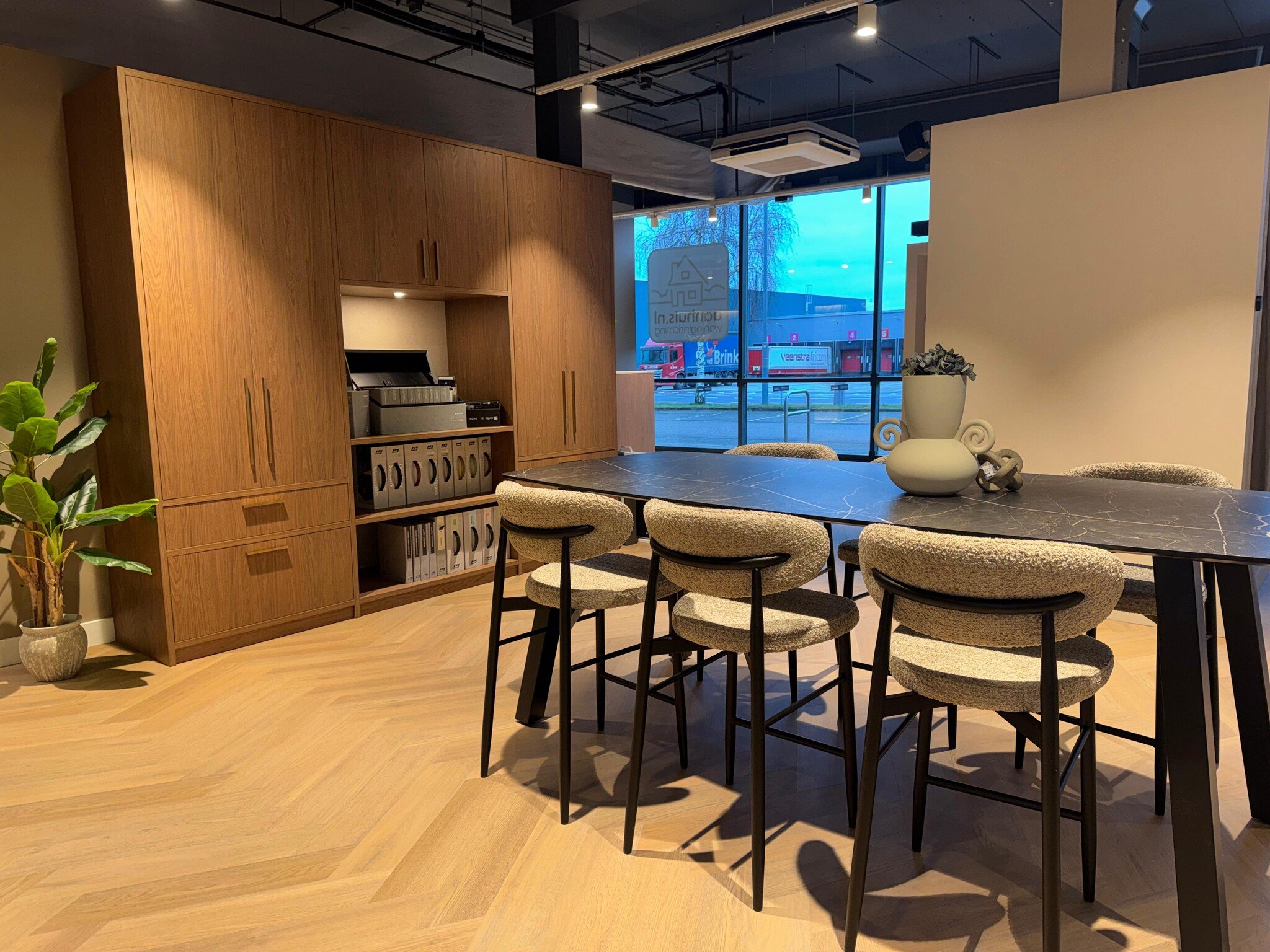 Woninginrichting aan huis Zaanstad met sfeervolle LED-accenten en een hoogwaardige afwerking