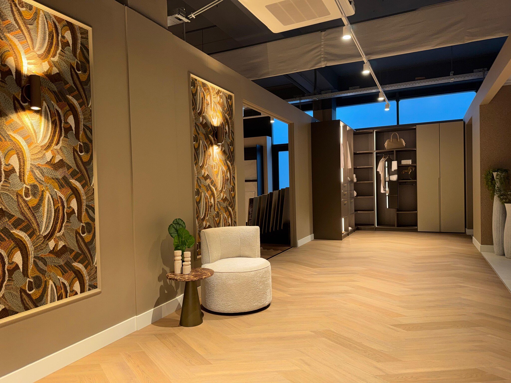 Detailbeeld van Woninginrichting aan huis Zaanstad met moderne lichtintegratie