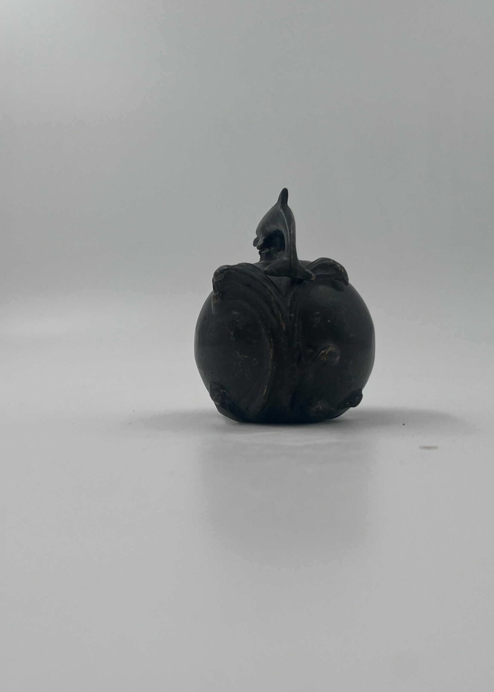 Petite Urne Funéraire en Bronze 'Dauphin': 368