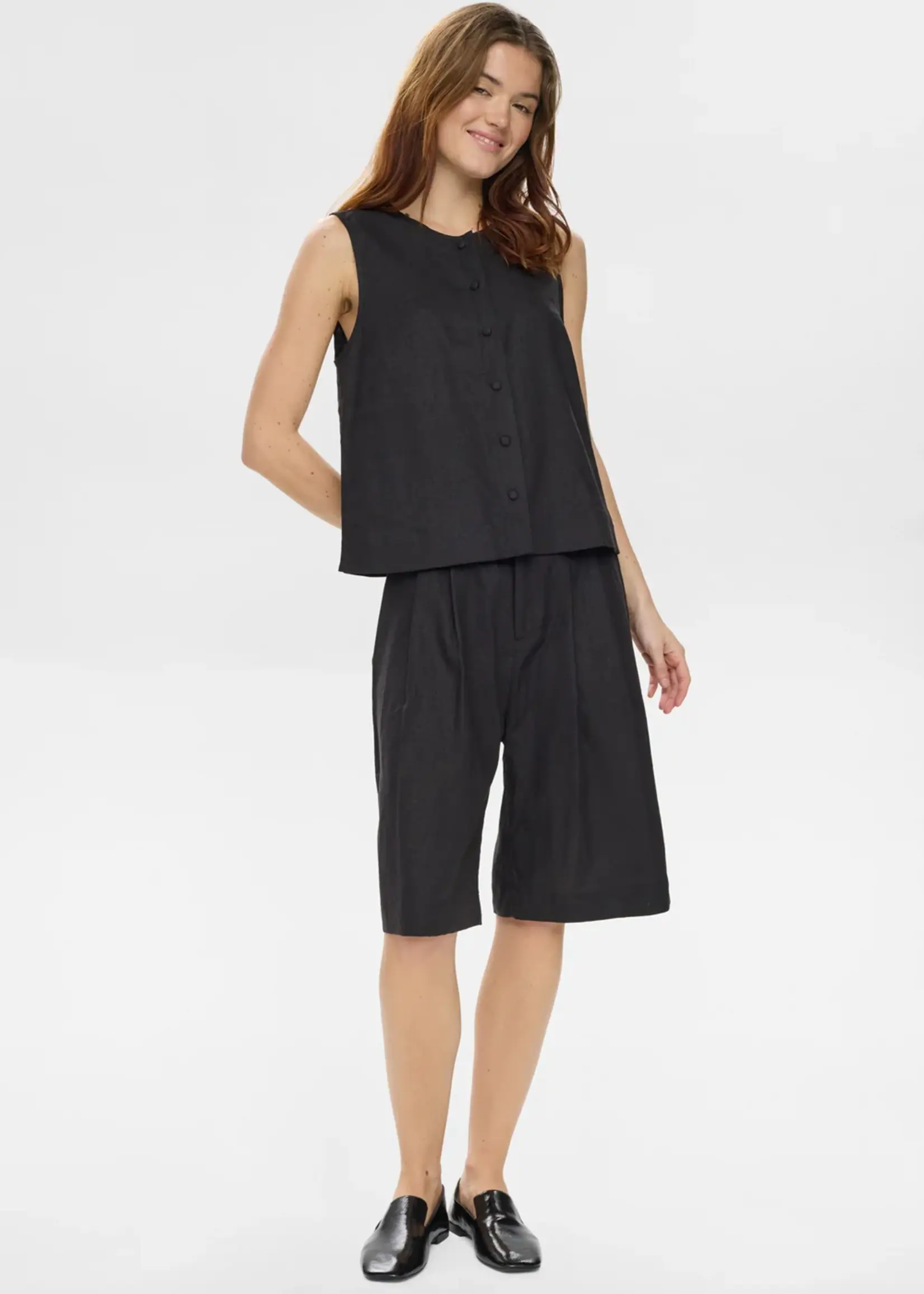 Nümph Nümph Nualani Vest Caviar – Zwart Dames Vest | Nümph