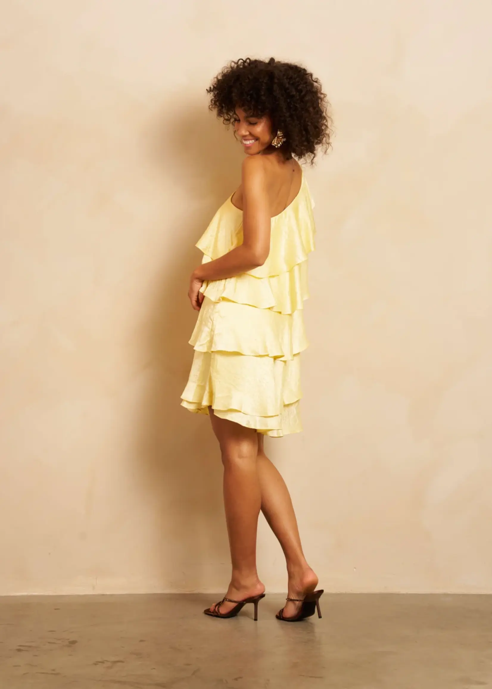 LOFTY MANNER RF29 Jurk Caro Butter Yellow - Lofty Manner