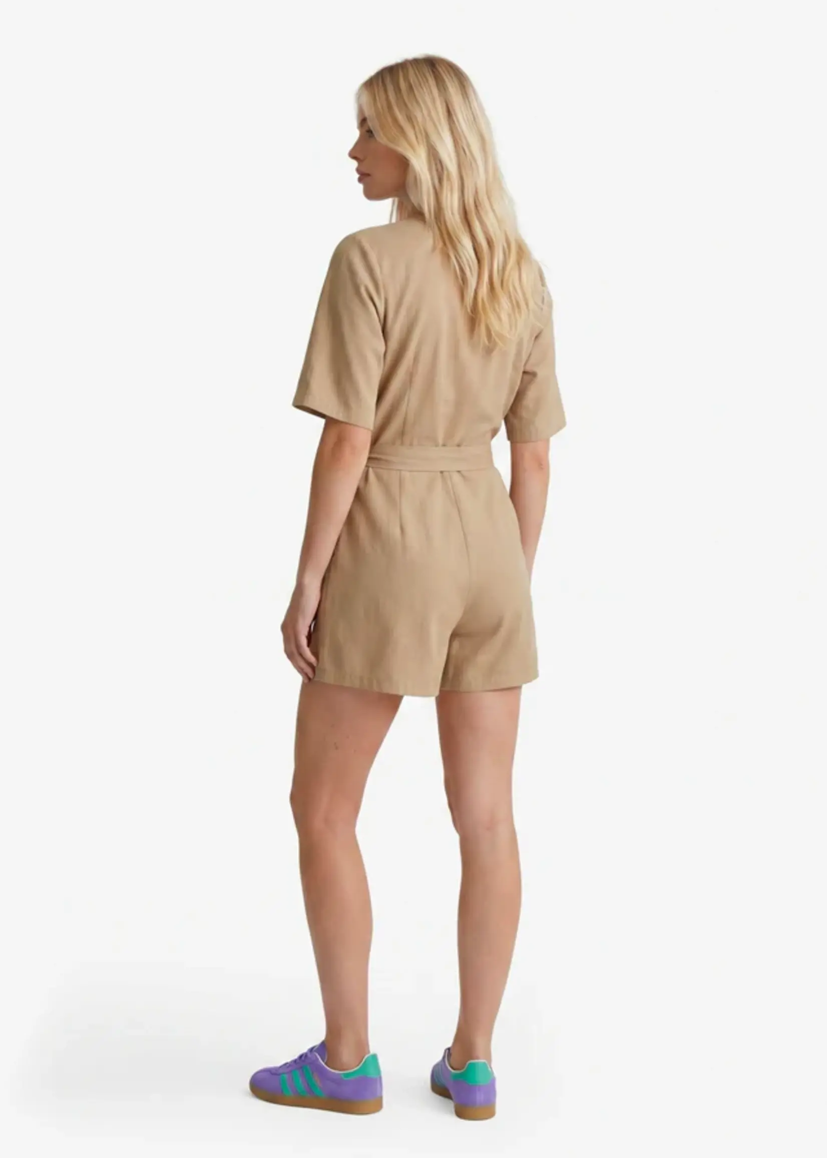 FLURESK Fluresk Esra Playsuit 26ZFQF15 Dames – Elegante Playsuit met Vrouwelijke Pasvorm