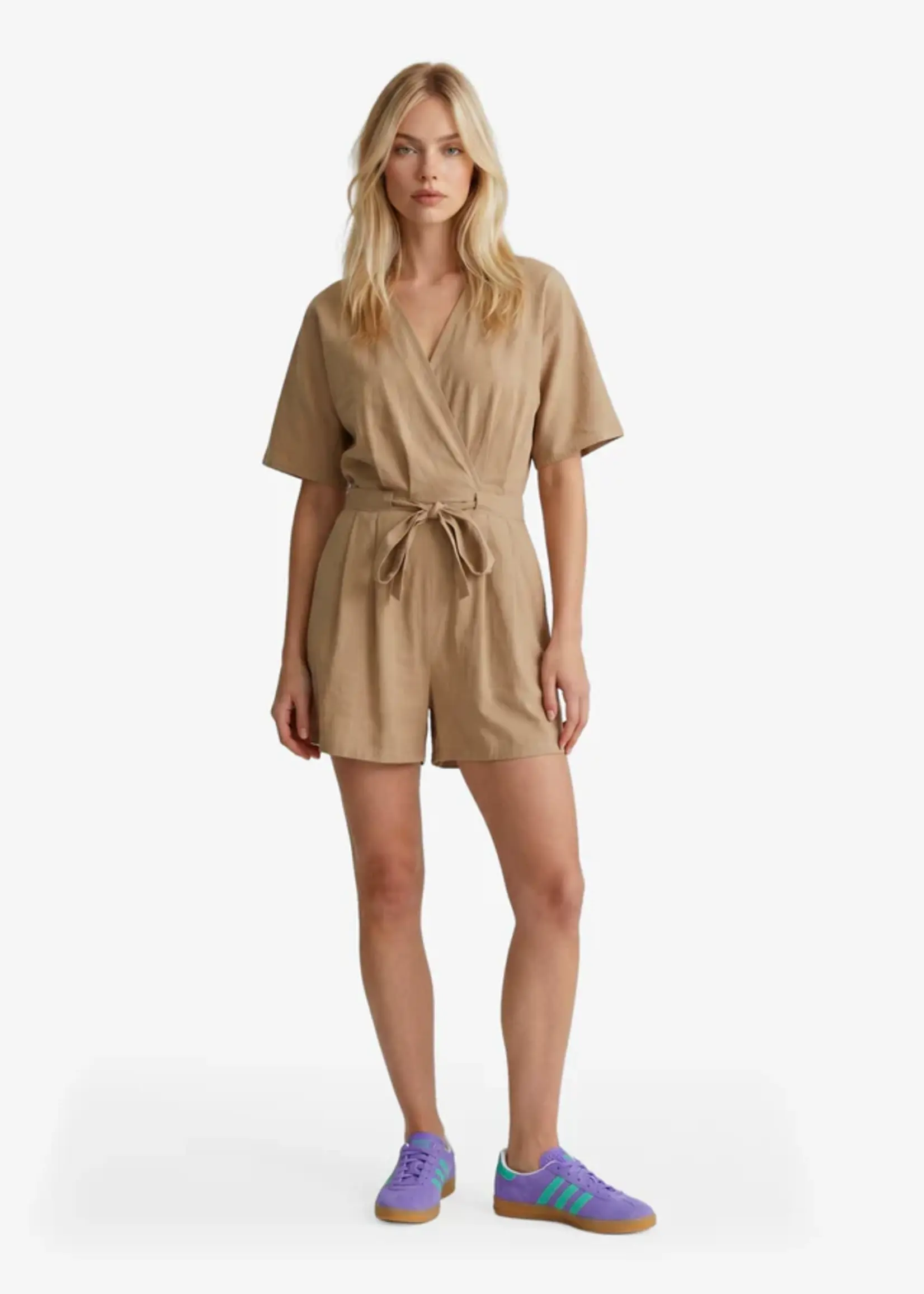 FLURESK Lofty Manner Esra Playsuit 26ZFQF15 Dames – Elegante Playsuit met Vrouwelijke Pasvorm