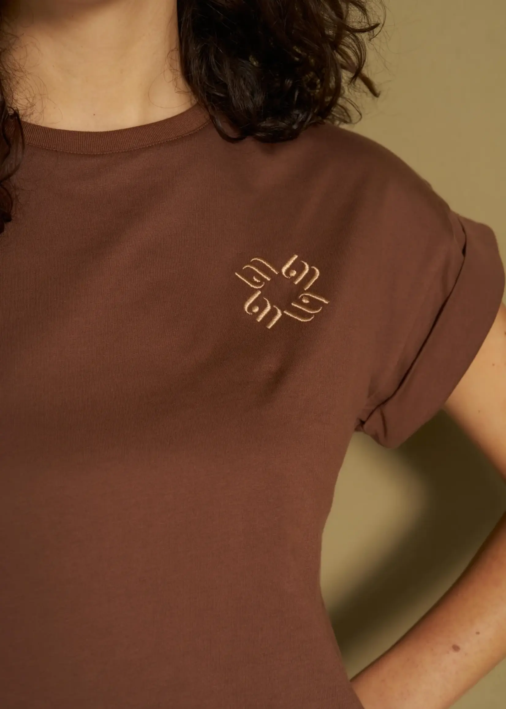 LOFTY MANNER Lofty Manner Isole T-shirt RH52 – relaxed fit met opgerolde mouwen
