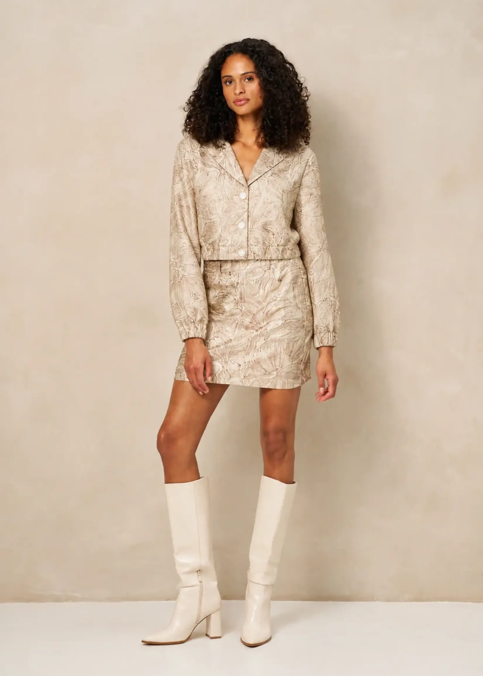 LOFTY MANNER Lofty Manner Helja Jacket RH42 – elegant jacquard jasje met luxe uitstraling