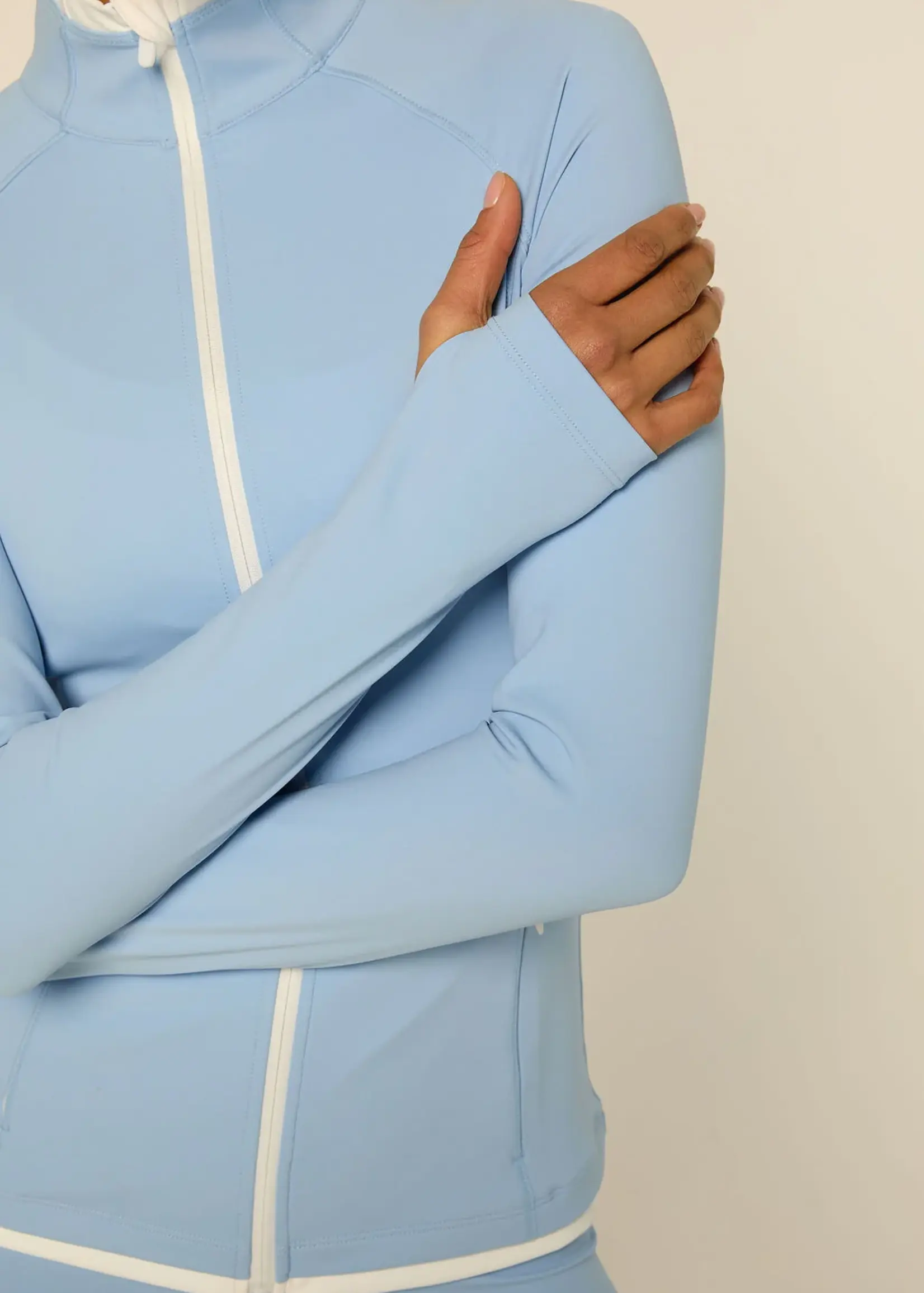 LOFTY MANNER The Lola Club Bruna Jacket Icey Blue – dames jasje in lichtblauw