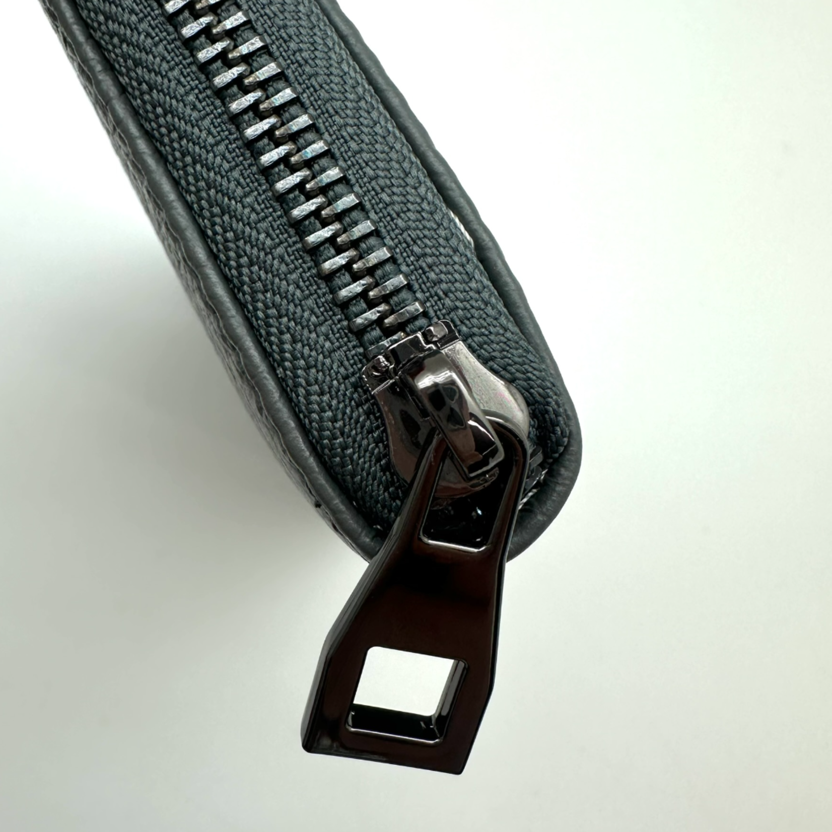 Petit porte-monnaie gris