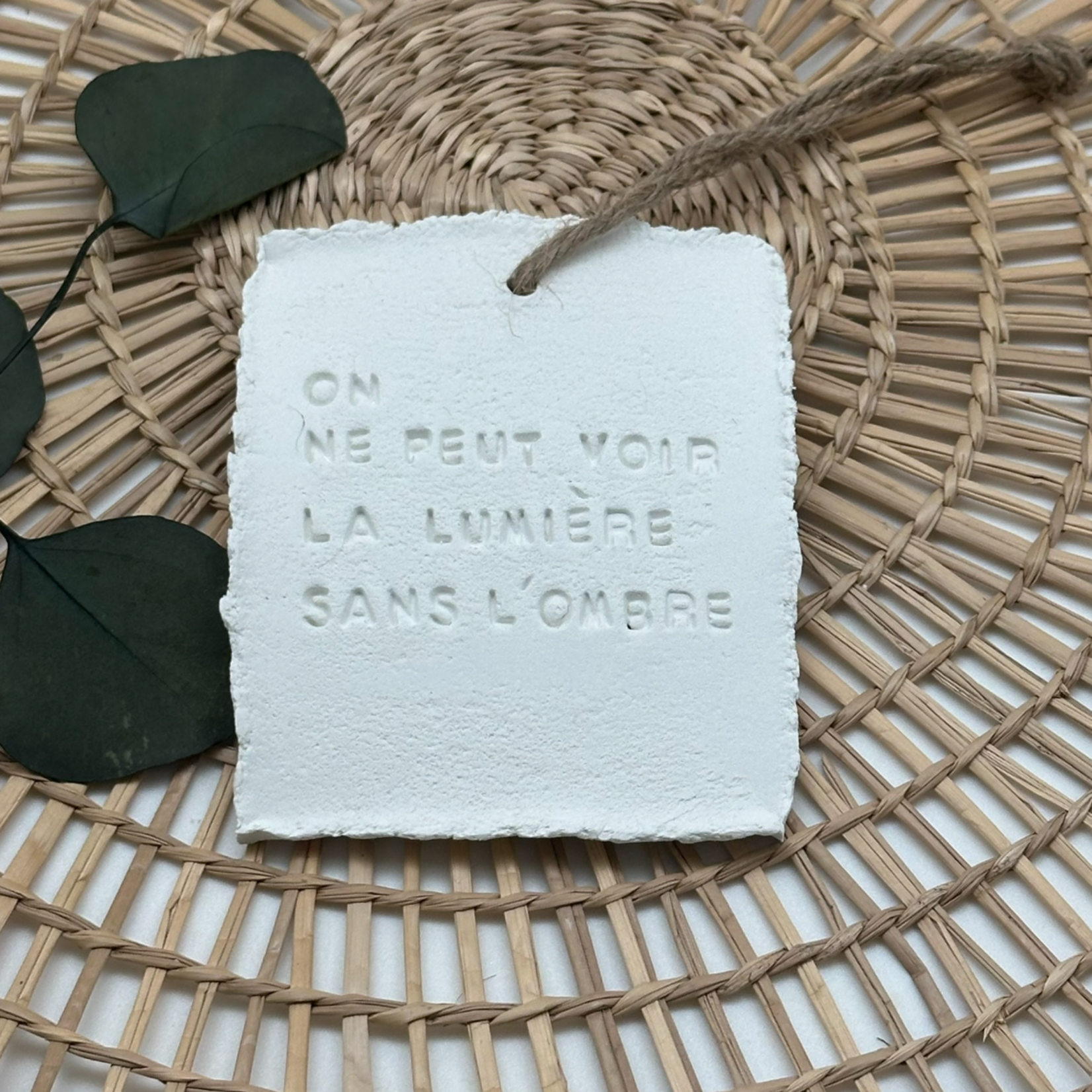 On ne peut voir la lumière sans l'ombre