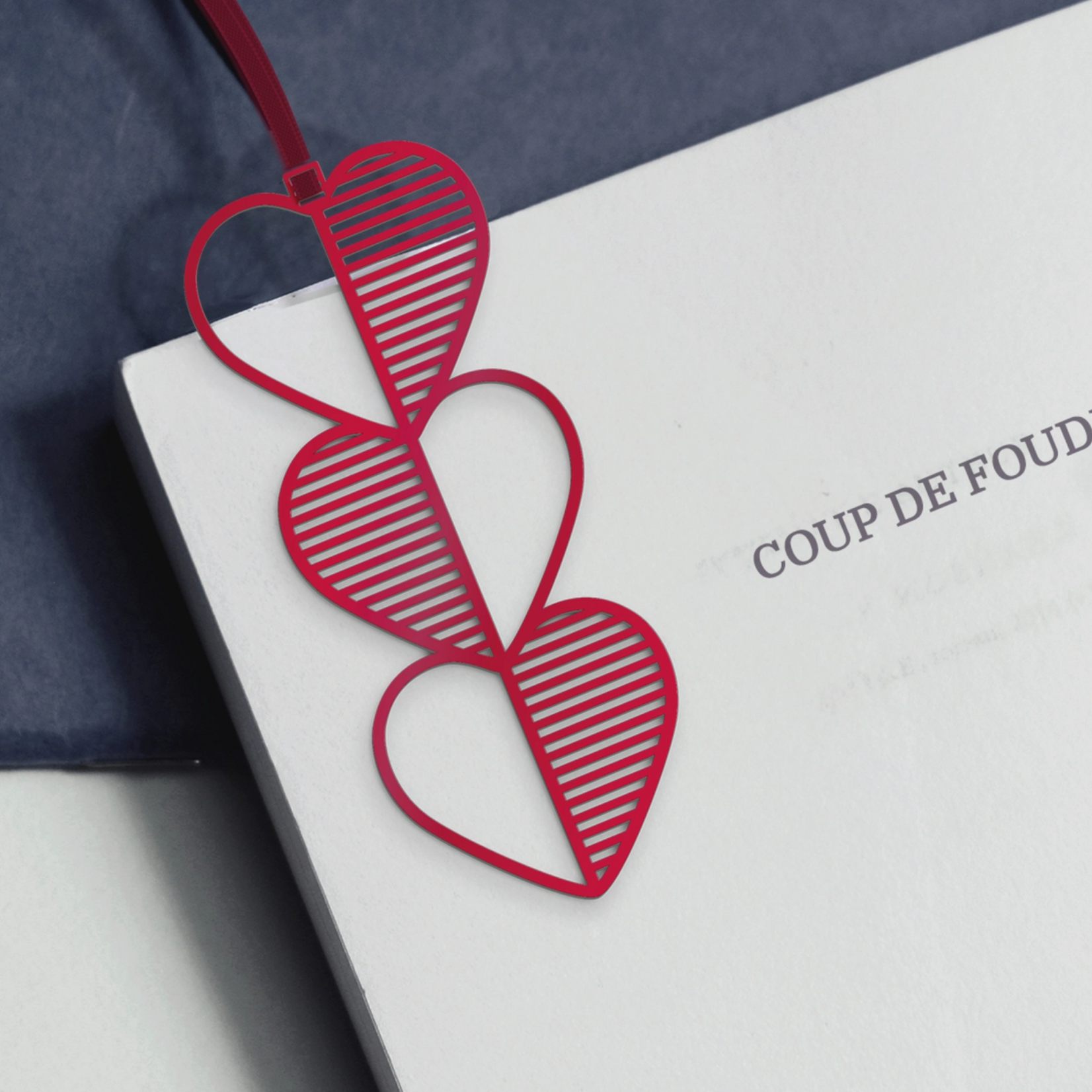 Marque-page en métal avec ruban - Coeurs rouges